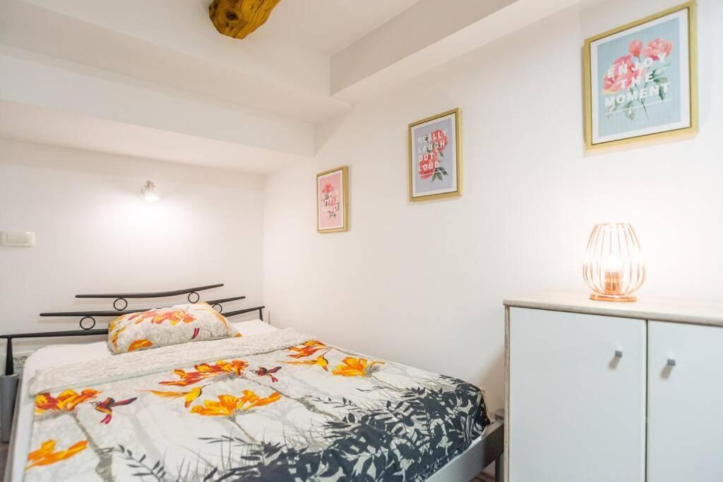 Apartma N'Poznam Tobacna ลูบลิยานา ภายนอก รูปภาพ