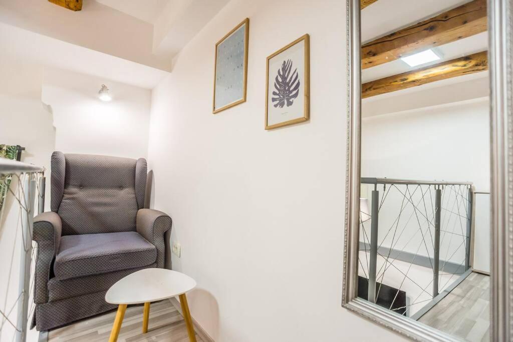 Apartma N'Poznam Tobacna ลูบลิยานา ภายนอก รูปภาพ