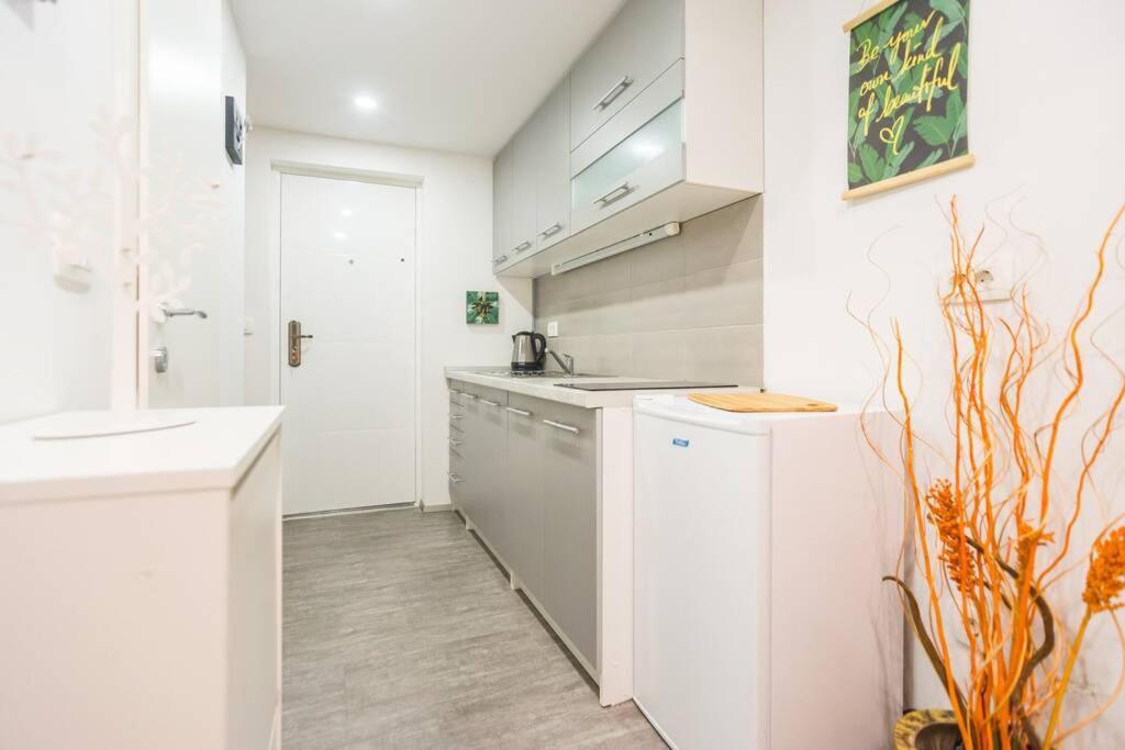 Apartma N'Poznam Tobacna ลูบลิยานา ภายนอก รูปภาพ