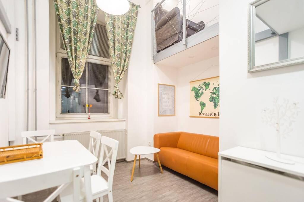 Apartma N'Poznam Tobacna ลูบลิยานา ภายนอก รูปภาพ