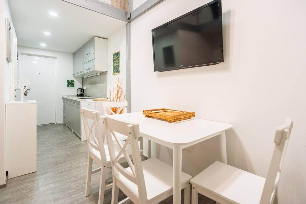 Apartma N'Poznam Tobacna ลูบลิยานา ภายนอก รูปภาพ