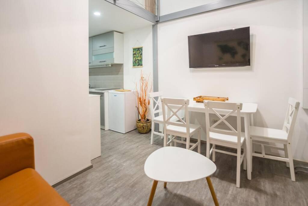Apartma N'Poznam Tobacna ลูบลิยานา ภายนอก รูปภาพ