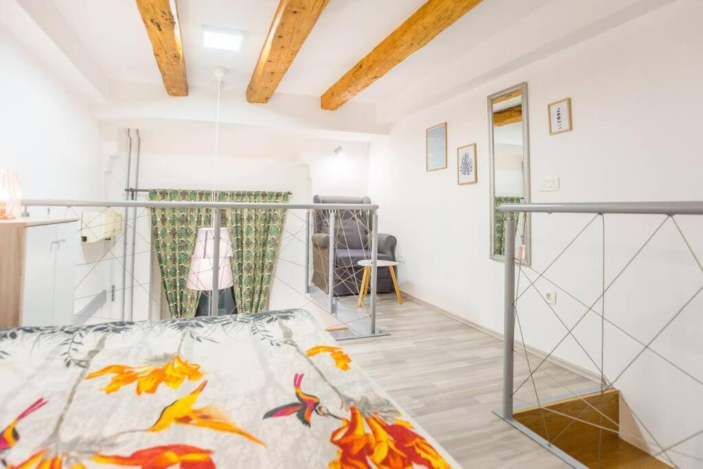 Apartma N'Poznam Tobacna ลูบลิยานา ภายนอก รูปภาพ